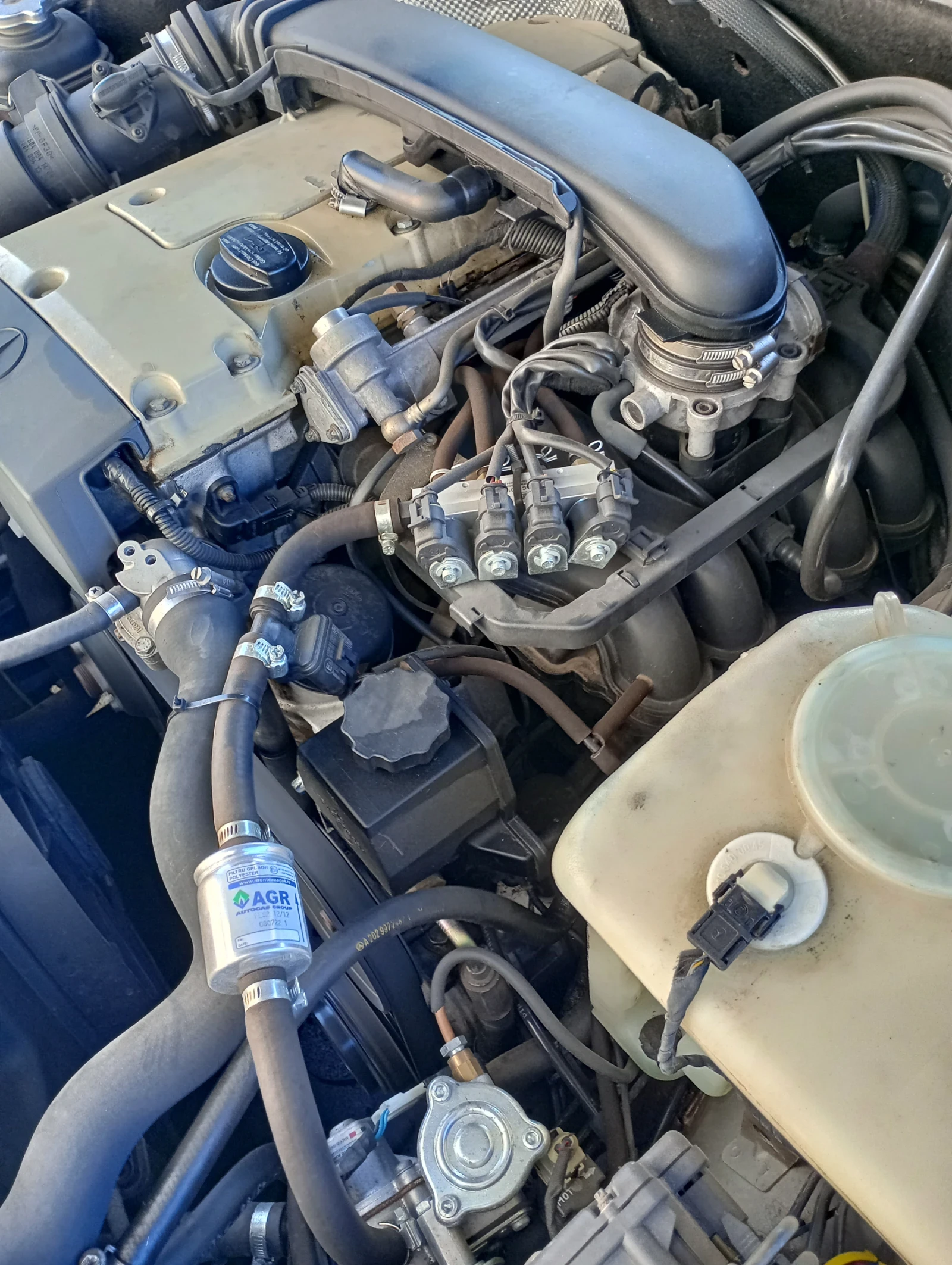 Mercedes-Benz C 180, снимка 3 - Автомобили и джипове - 55339630
