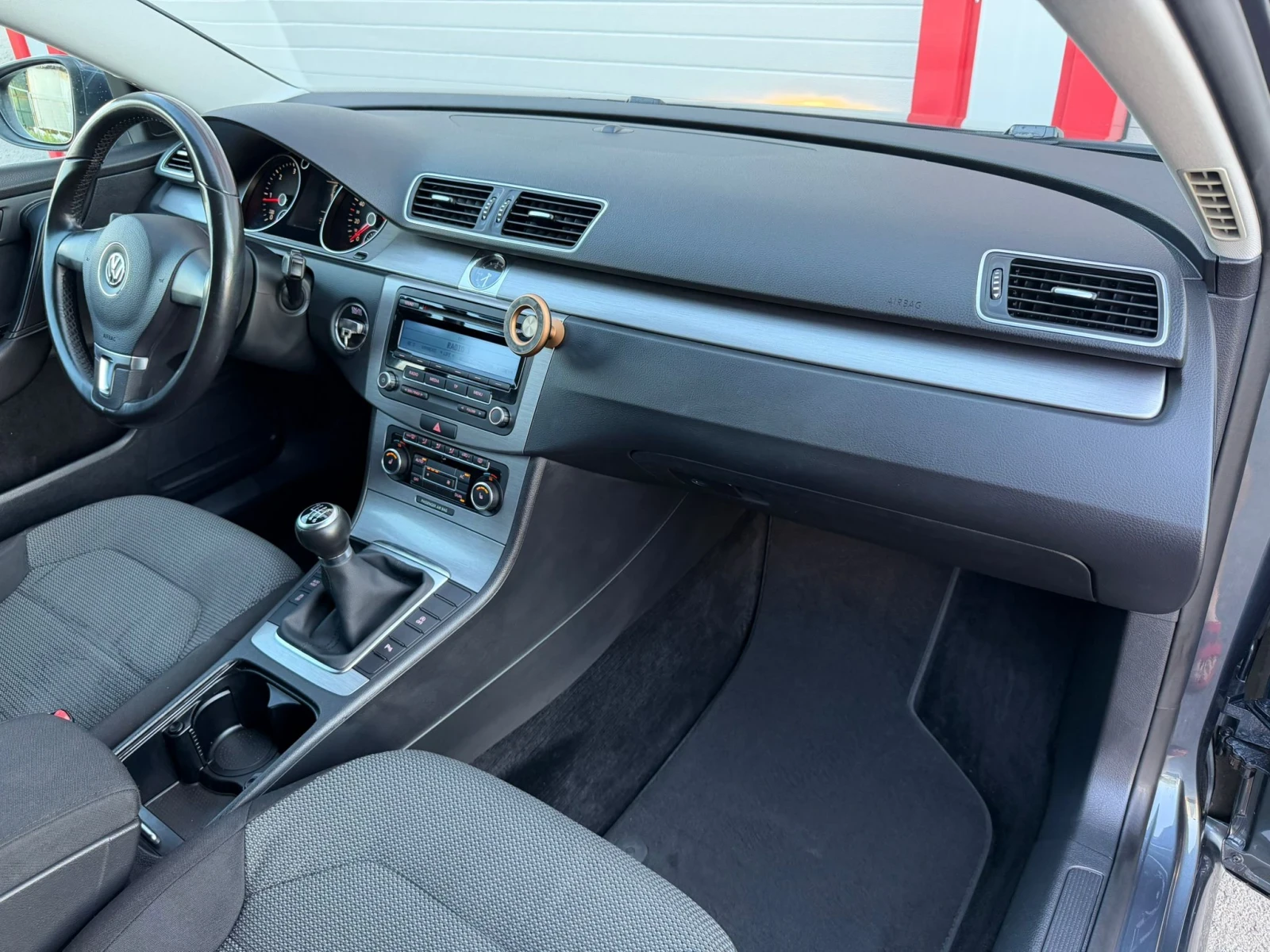 VW Passat 1.6TDI HIGHLINE KLIMATIK EVRO 5A ЛИЗИНГ!!!, снимка 15 - Автомобили и джипове - 55867958