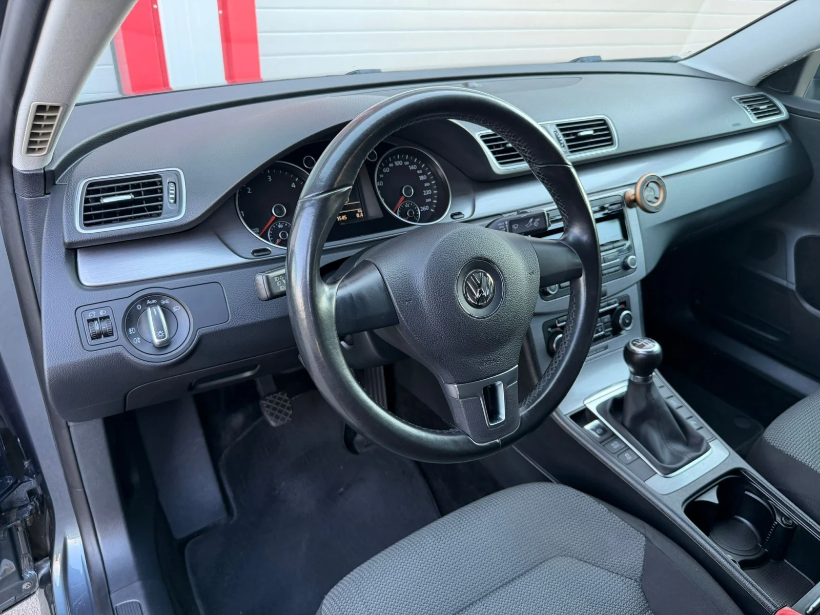 VW Passat 1.6TDI HIGHLINE KLIMATIK EVRO 5A ЛИЗИНГ!!!, снимка 13 - Автомобили и джипове - 55867958