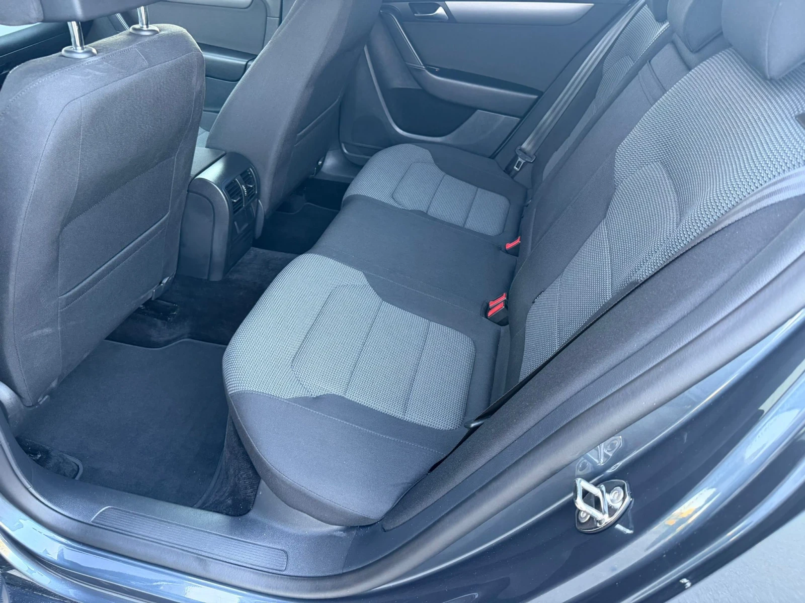 VW Passat 1.6TDI HIGHLINE KLIMATIK EVRO 5A ЛИЗИНГ!!!, снимка 16 - Автомобили и джипове - 55867958