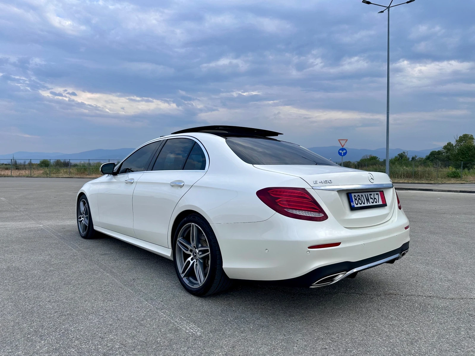 Mercedes-Benz E 450 4matic/AMG/Burm/Dist, снимка 3 - Автомобили и джипове - 56048319