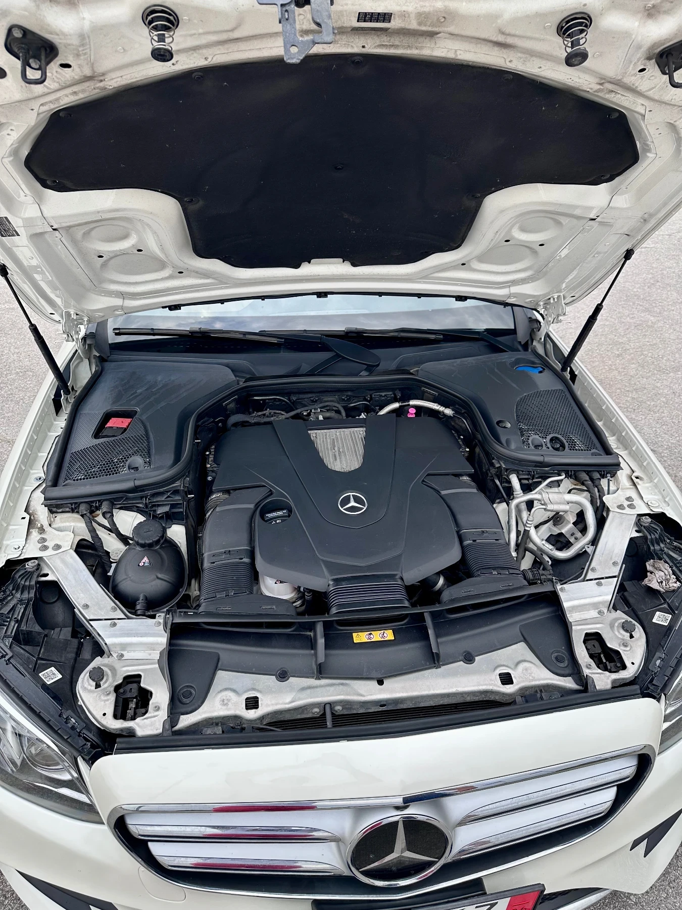 Mercedes-Benz E 450 4matic/AMG/Burm/Dist, снимка 16 - Автомобили и джипове - 56048319