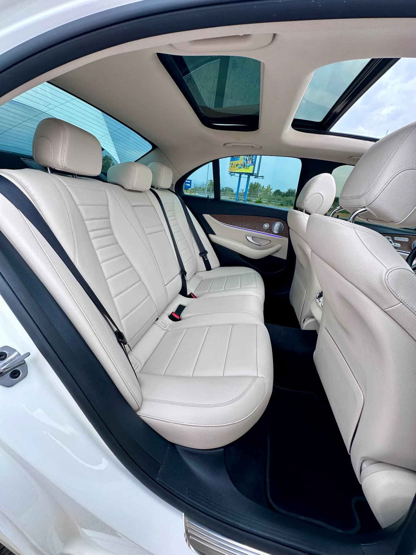 Mercedes-Benz E 450 4matic/AMG/Burm/Dist, снимка 10 - Автомобили и джипове - 56048319