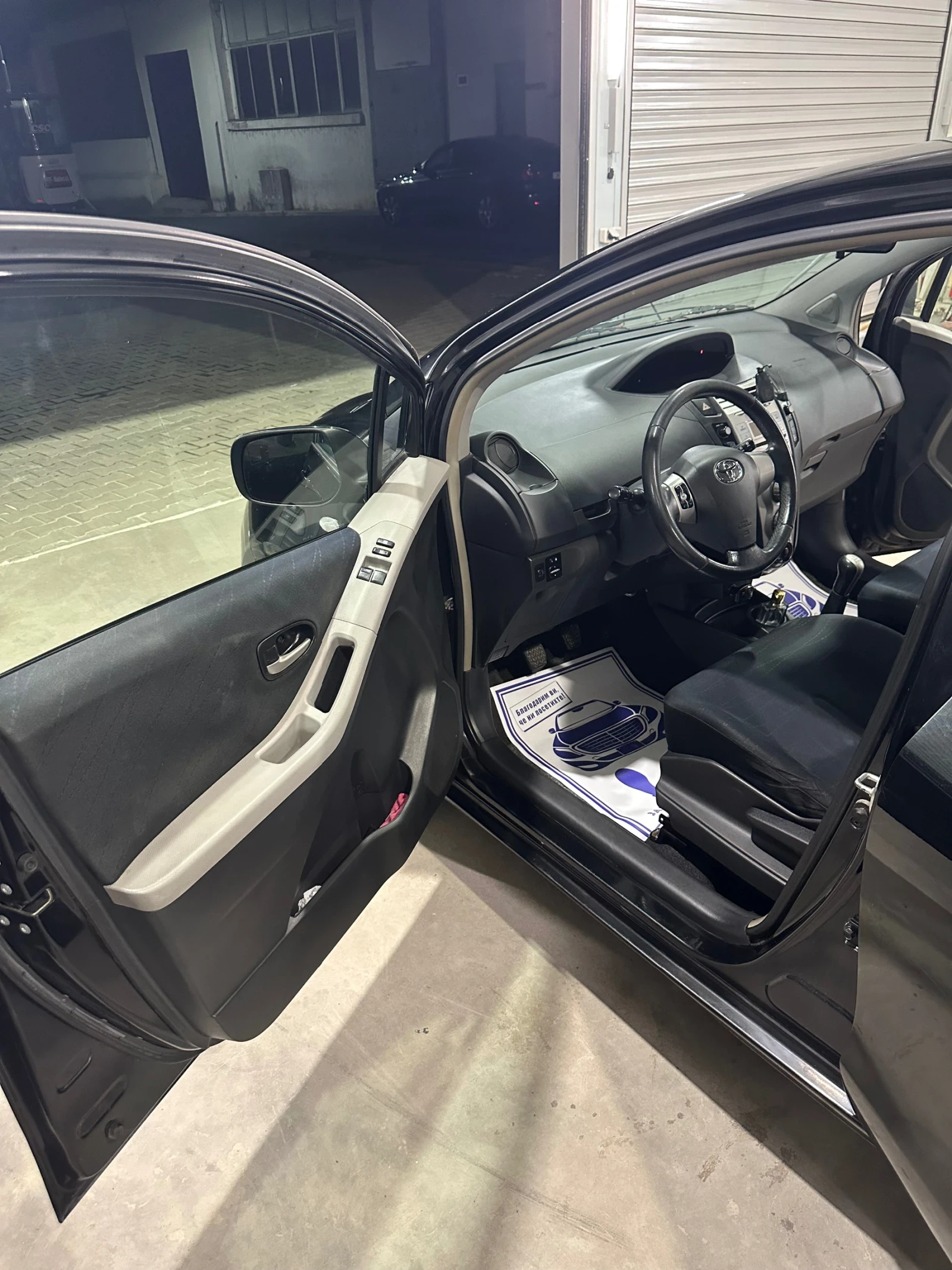 Toyota Yaris, снимка 10 - Автомобили и джипове - 56166384