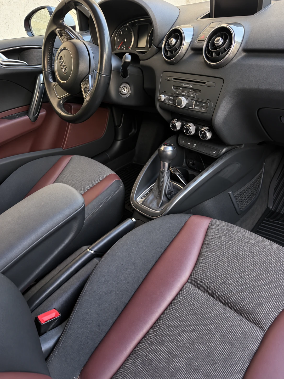 Audi A1 1.6 TDI, снимка 5 - Автомобили и джипове - 56251299