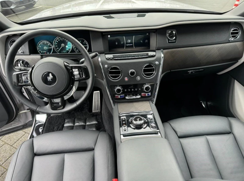 Rolls-Royce Cullinan V12/ BESPOKE/ NIGHT VISION/ HEAD UP/ PANO/ 360/ TV, снимка 9 - Автомобили и джипове - 48388191