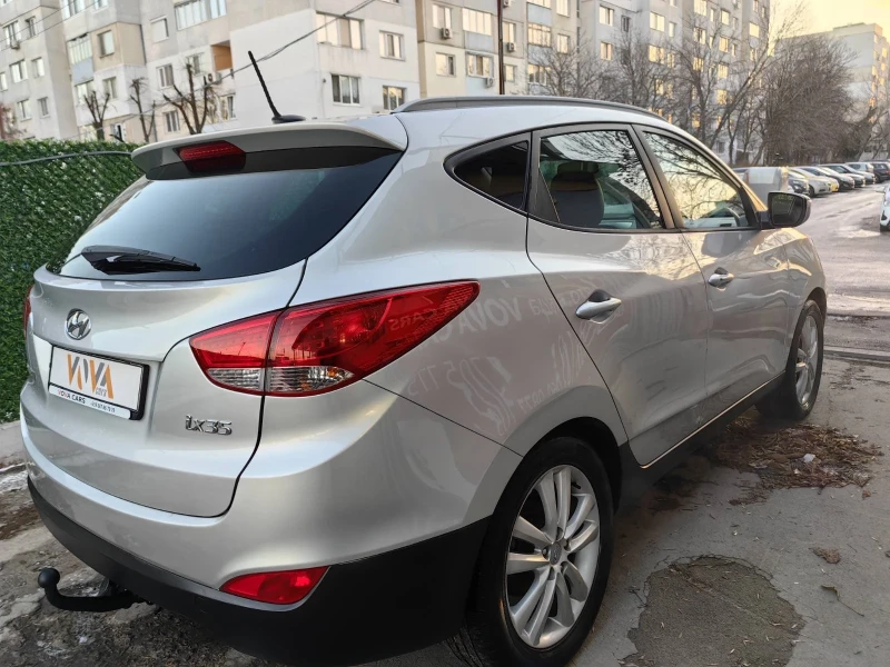 Hyundai IX35 2.0i-163к.с* Евро-5а* Автоматик* Кожа* Нави* Панор, снимка 4 - Автомобили и джипове - 48559384