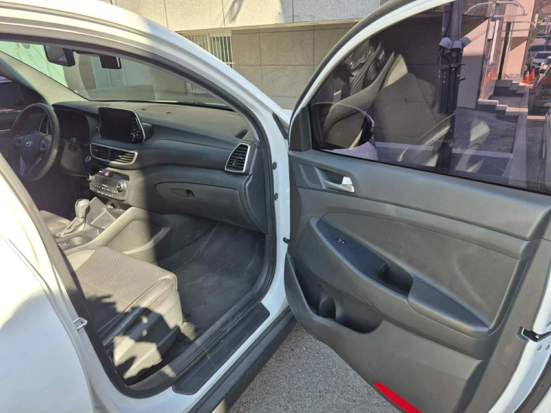 Hyundai Tucson 2.0CRDI/FACE/Пълна сервизна история !!!, снимка 11 - Автомобили и джипове - 53191208