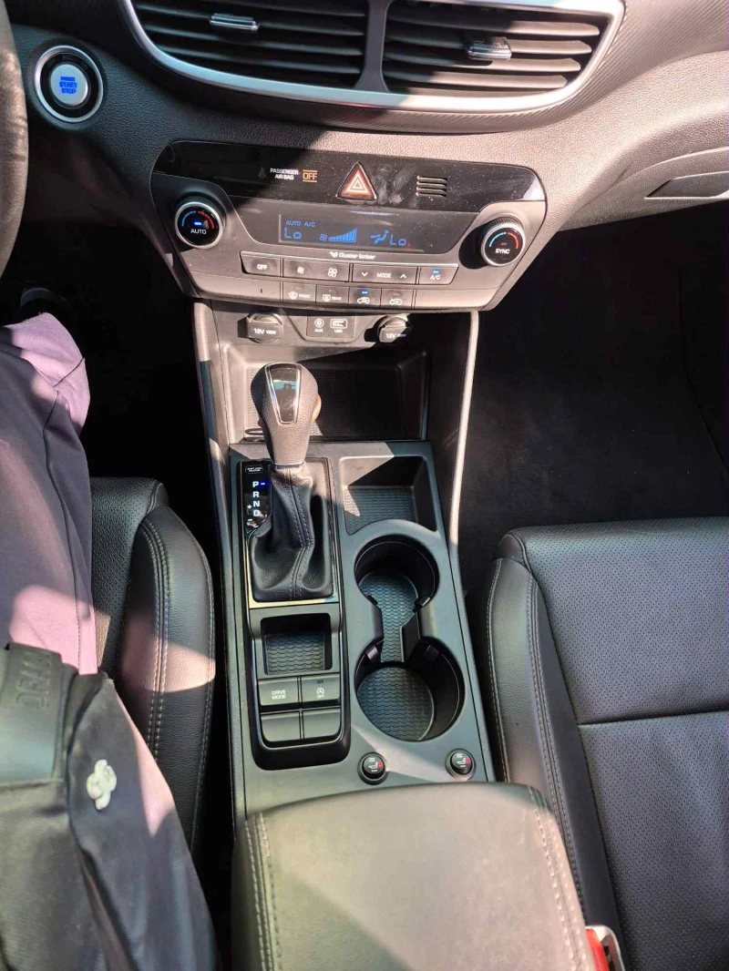 Hyundai Tucson 2.0CRDI/FACE/Пълна сервизна история !!!, снимка 15 - Автомобили и джипове - 53191208