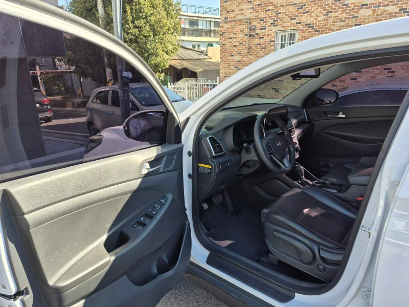 Hyundai Tucson 2.0CRDI/FACE/Пълна сервизна история !!!, снимка 9 - Автомобили и джипове - 53191208