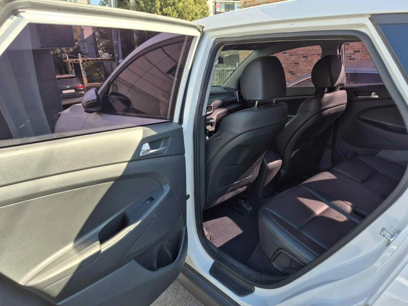 Hyundai Tucson 2.0CRDI/FACE/Пълна сервизна история !!!, снимка 13 - Автомобили и джипове - 53191208