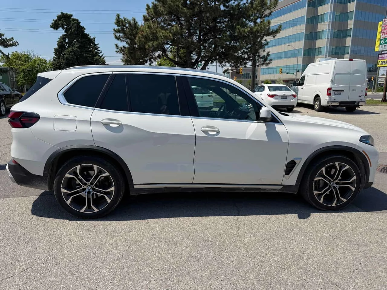 BMW X5 * XDRIVE40I * PANO * H/K * HEAD-UP* ОБДУХВАНЕ * , снимка 3 - Автомобили и джипове - 54611404