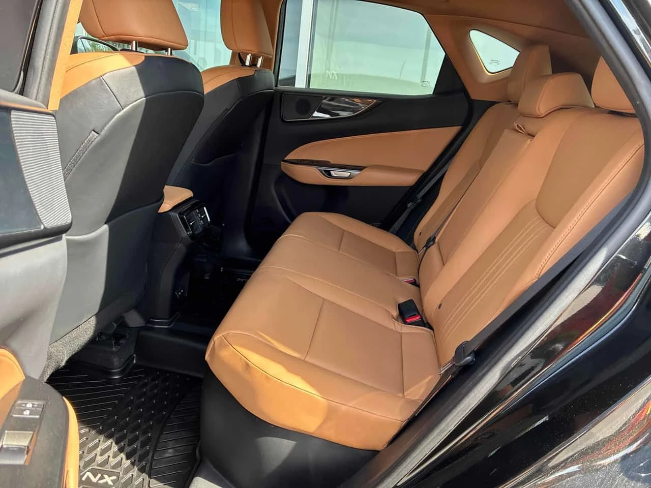Lexus NX 350h ШИБИДАХ/ОБДУХВАНЕ/АВТОФИНАНСИРАНЕ, снимка 15 - Автомобили и джипове - 54903739