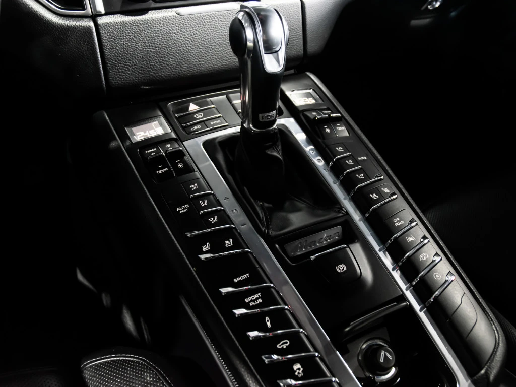 Porsche Macan GTS* PREMIUM* Sport Exhaust* BOSE* PANO* PDK* , снимка 10 - Автомобили и джипове - 55727276