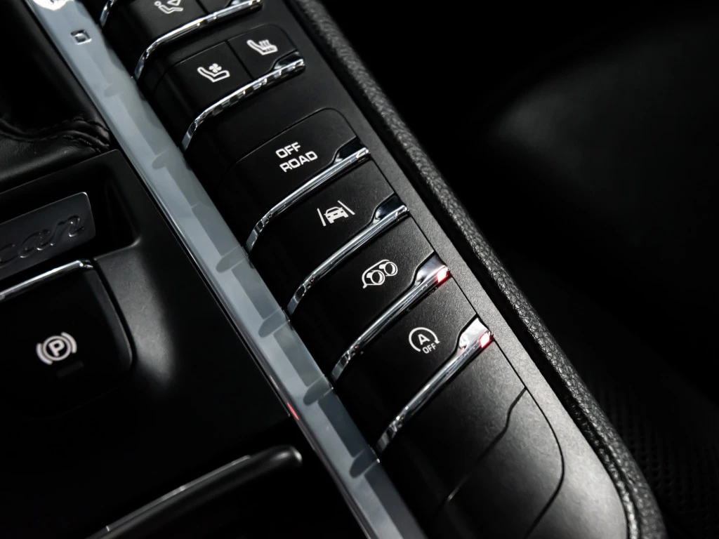 Porsche Macan GTS* PREMIUM* Sport Exhaust* BOSE* PANO* PDK* , снимка 15 - Автомобили и джипове - 55727276