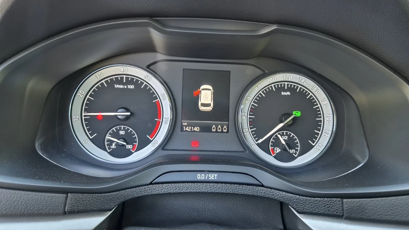 Skoda Karoq Автоматик , ПЪЛНА СЕРВИЗНА ИСТОРИЯ, снимка 9 - Автомобили и джипове - 55974693