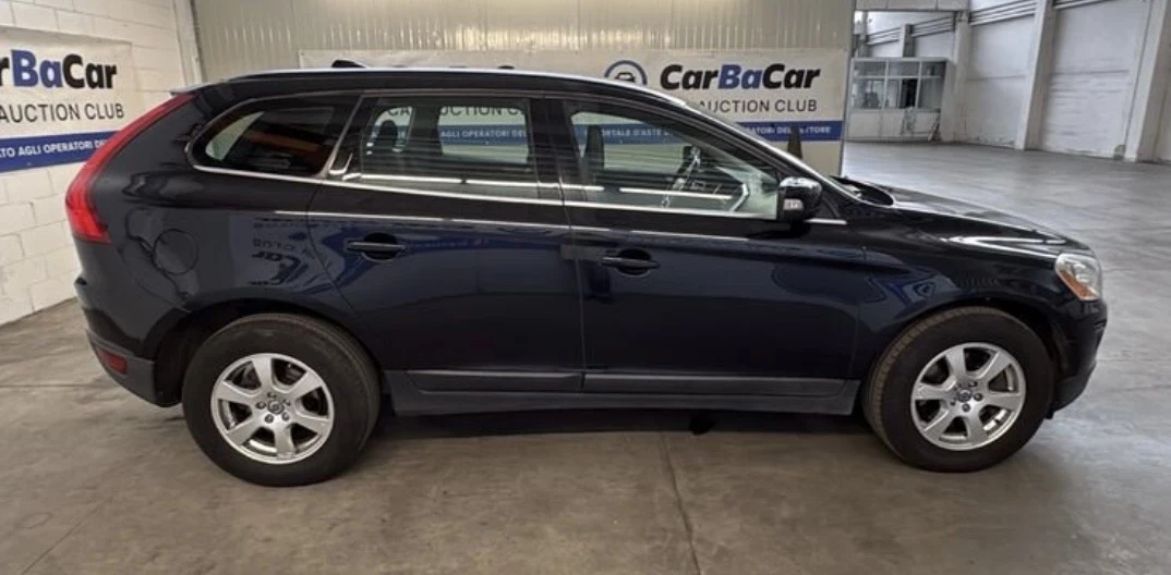 Volvo XC60 2.4d Автоматик 4x4 Кожа 205кс, снимка 4 - Автомобили и джипове - 56104565