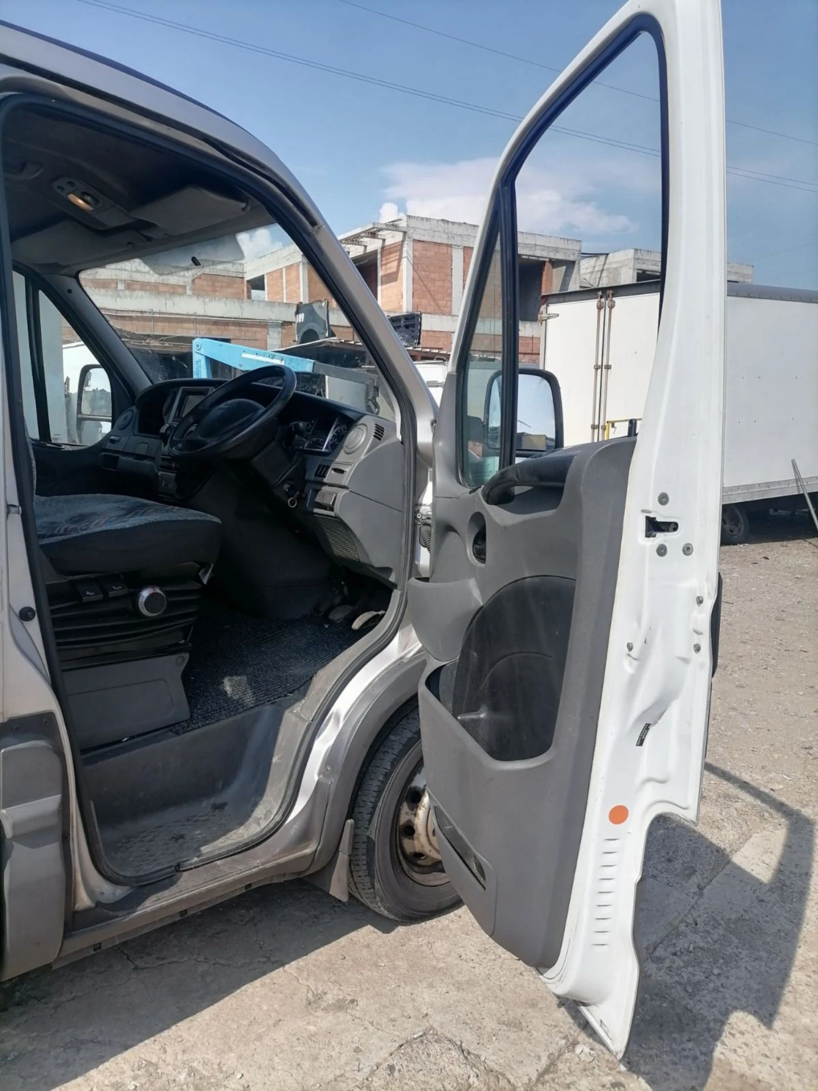 Iveco 35s11 Автомагазин за части - изображение 9