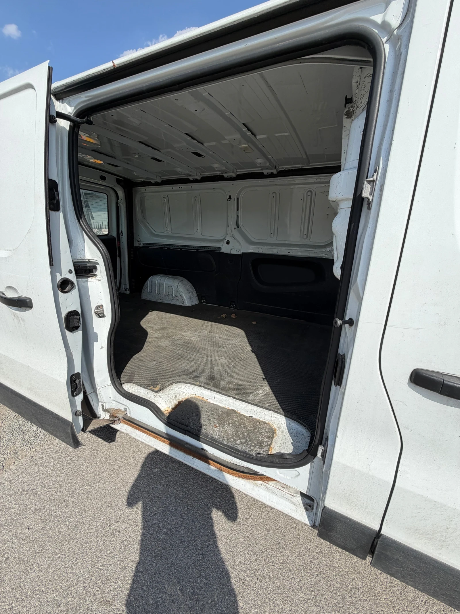 Opel Vivaro 1.6 dci 120 R9M, снимка 7 - Бусове и автобуси - 56362573