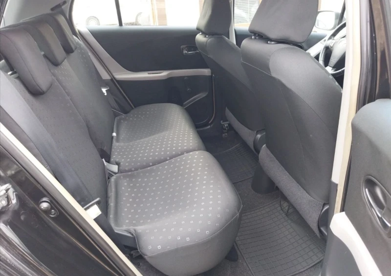 Toyota Yaris 1.33 VVT-i, снимка 11 - Автомобили и джипове - 52660450