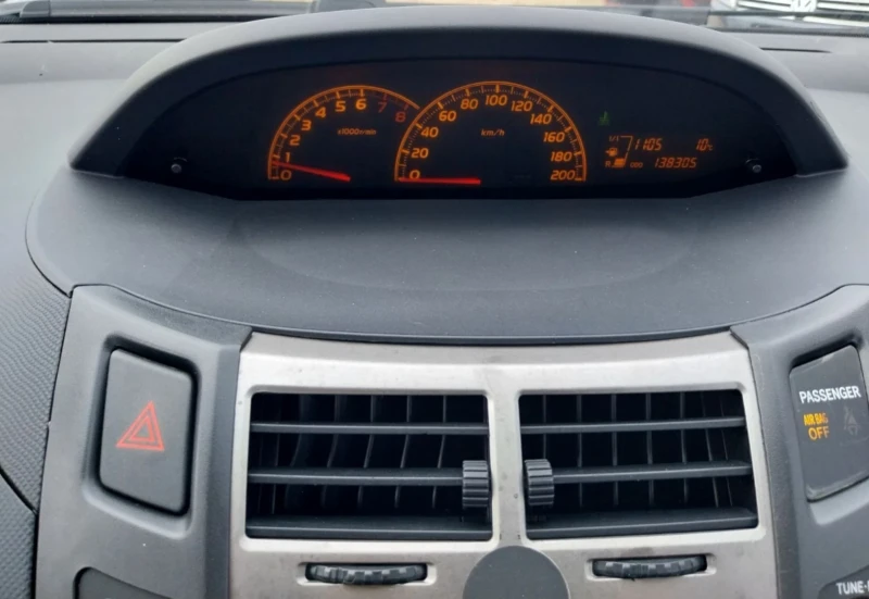 Toyota Yaris 1.33 VVT-i, снимка 9 - Автомобили и джипове - 52660450