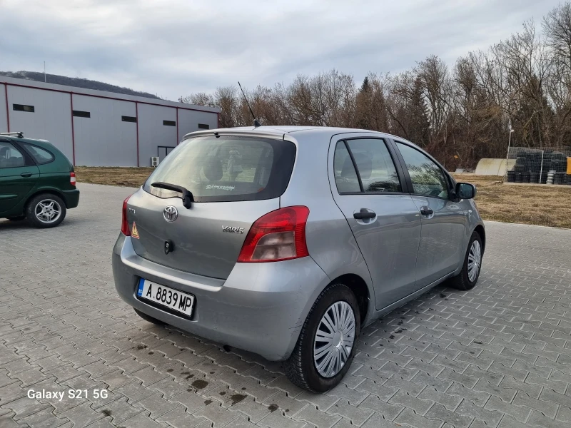 Toyota Yaris 1.0 i VVT-i 69к.с., снимка 5 - Автомобили и джипове - 48428959