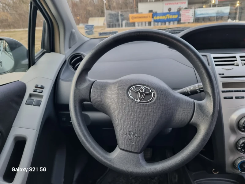 Toyota Yaris 1.0 i VVT-i 69к.с., снимка 11 - Автомобили и джипове - 48428959