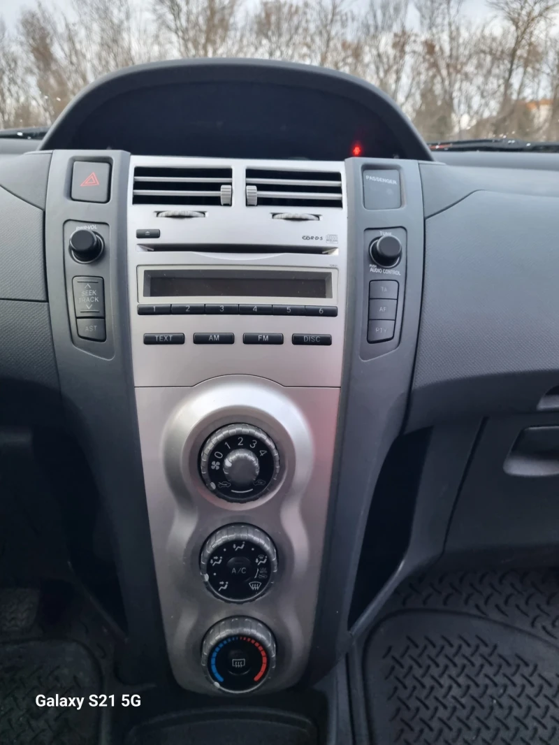 Toyota Yaris 1.0 i VVT-i 69к.с., снимка 12 - Автомобили и джипове - 48428959