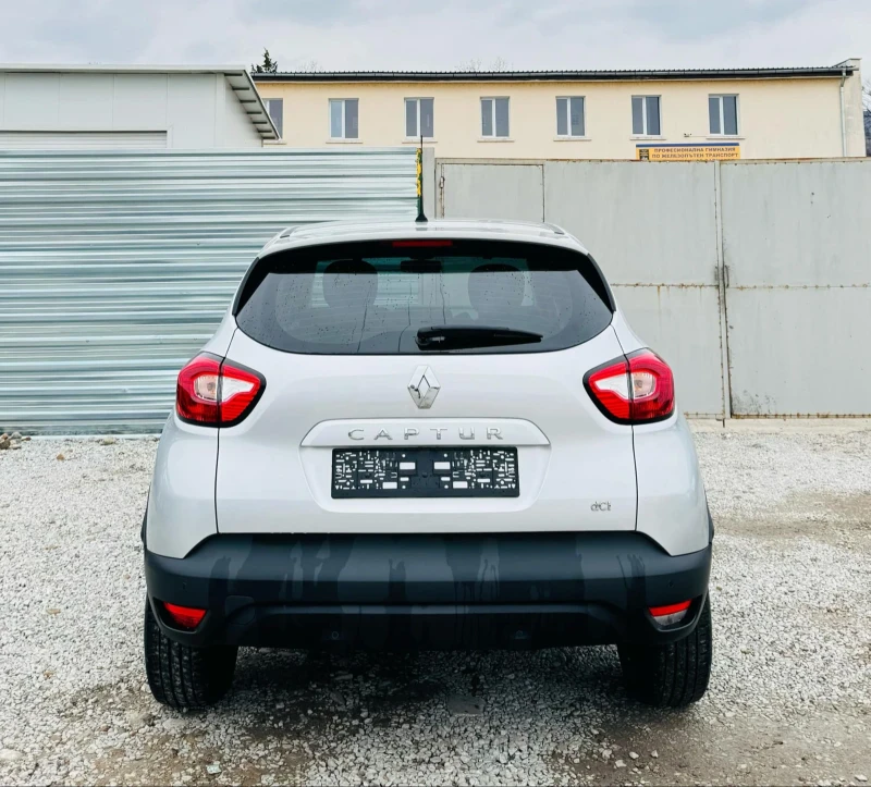 Renault Captur НАВИГАЦИЯ , снимка 8 - Автомобили и джипове - 48681534