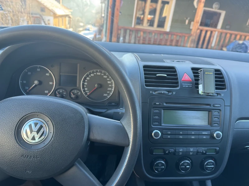 VW Golf 1.9 TDI, снимка 5 - Автомобили и джипове - 48794644