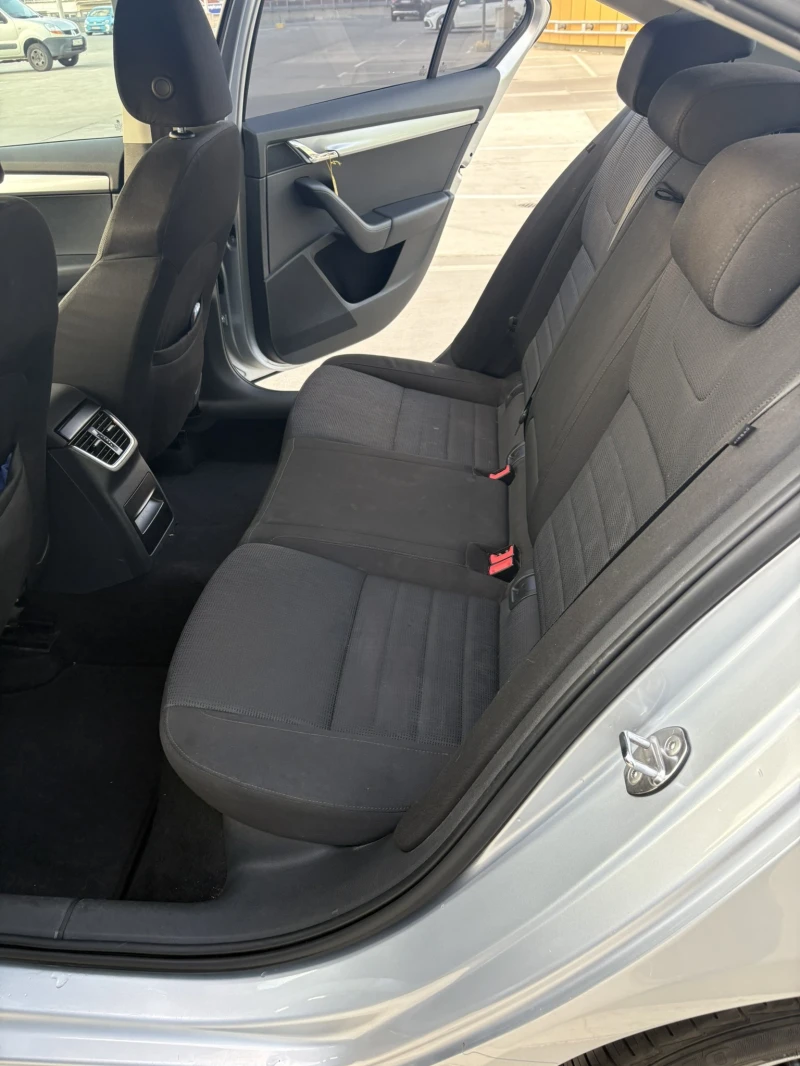 Skoda Octavia 2.0 TDI| 150 к.с| DSG| от България, снимка 10 - Автомобили и джипове - 52486462