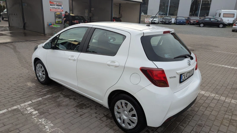 Toyota Yaris 1.0 VVTi, снимка 4 - Автомобили и джипове - 52635359