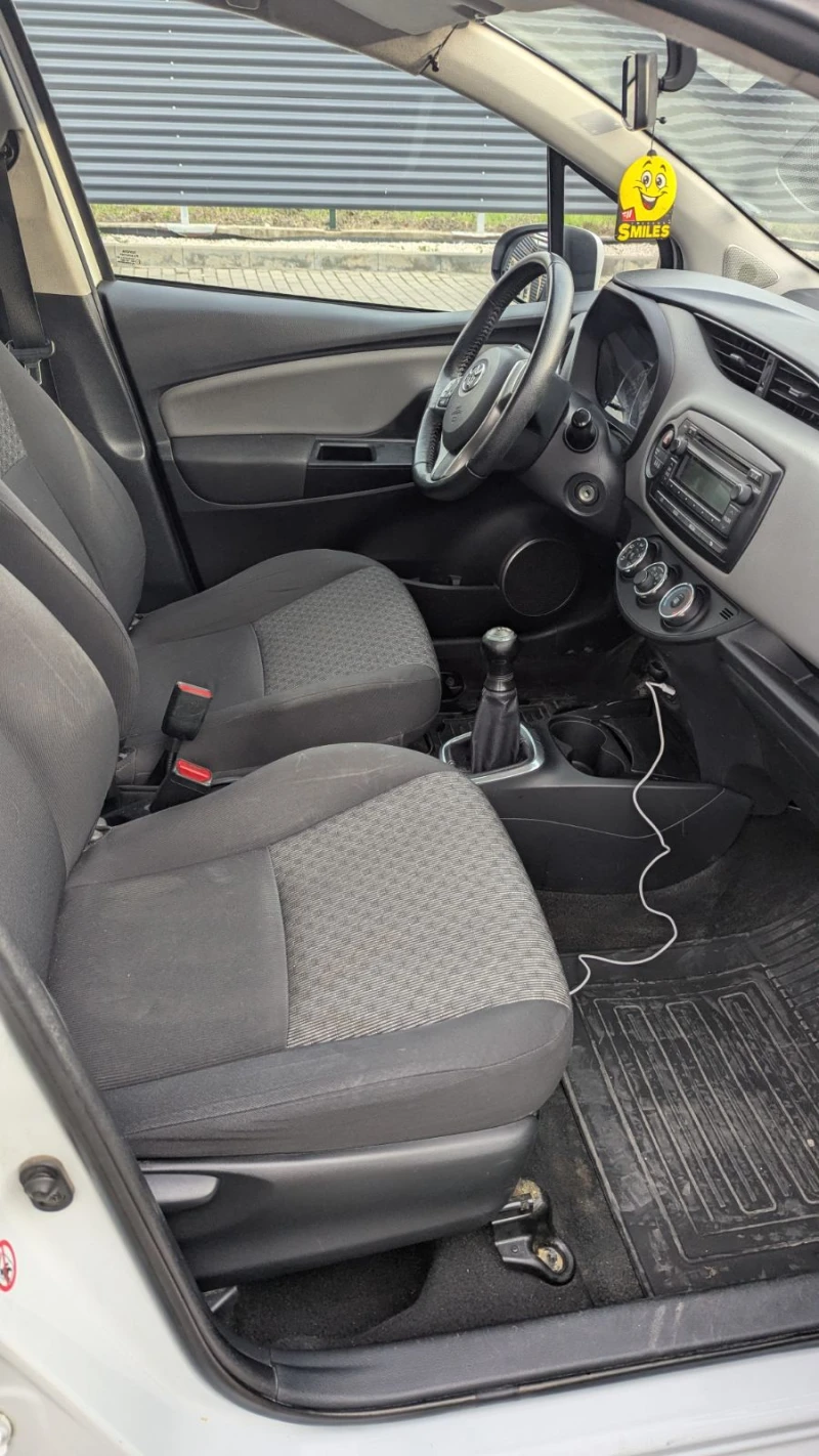 Toyota Yaris 1.0 VVTi, снимка 12 - Автомобили и джипове - 52635359