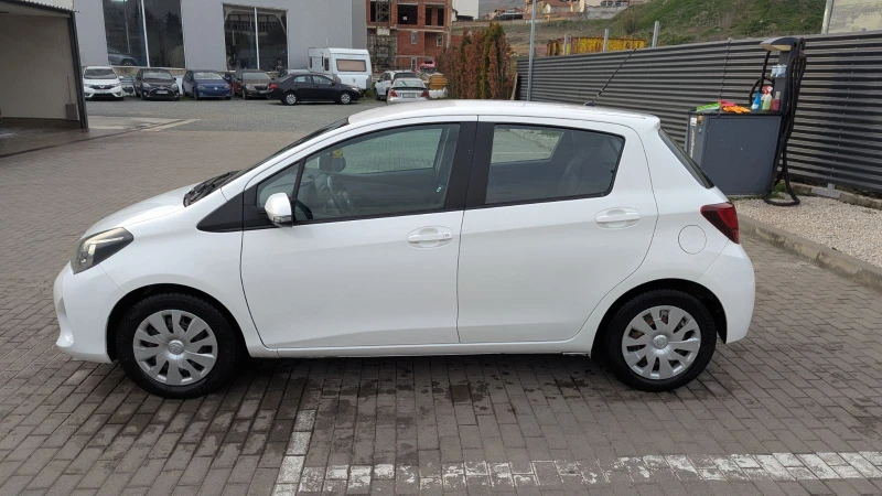 Toyota Yaris 1.0 VVTi, снимка 3 - Автомобили и джипове - 52635359