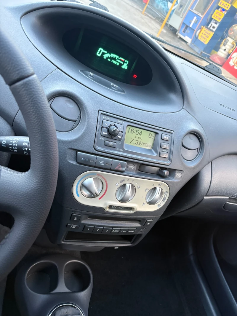 Toyota Yaris, снимка 9 - Автомобили и джипове - 53047384