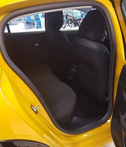 Peugeot 208, снимка 7 - Автомобили и джипове - 52961973