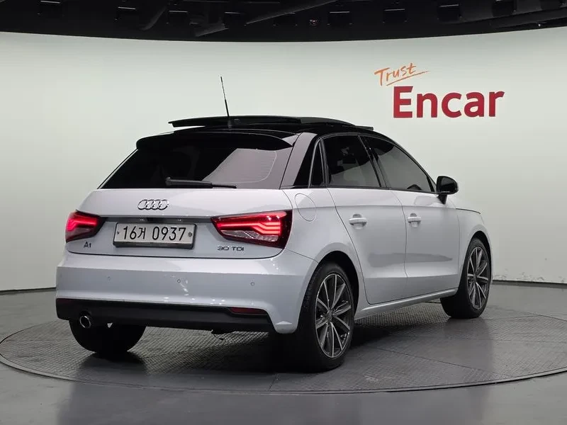 Audi A1 1.6 TDI, снимка 2 - Автомобили и джипове - 54125134