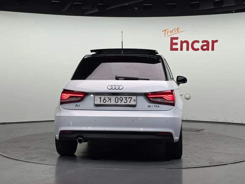 Audi A1 1.6 TDI, снимка 4 - Автомобили и джипове - 54125134