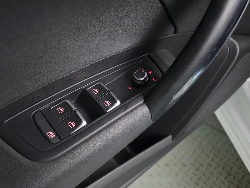 Audi A1 1.6 TDI, снимка 17 - Автомобили и джипове - 54125134