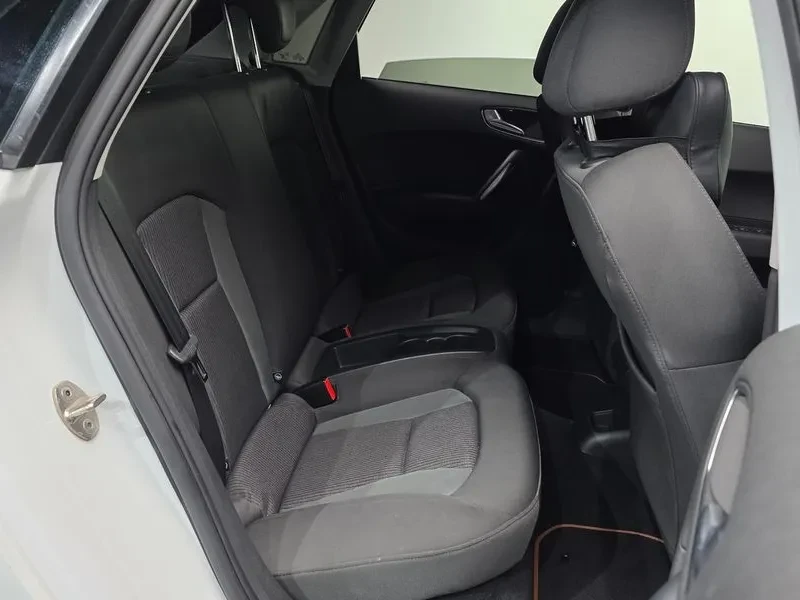 Audi A1 1.6 TDI, снимка 12 - Автомобили и джипове - 54125134