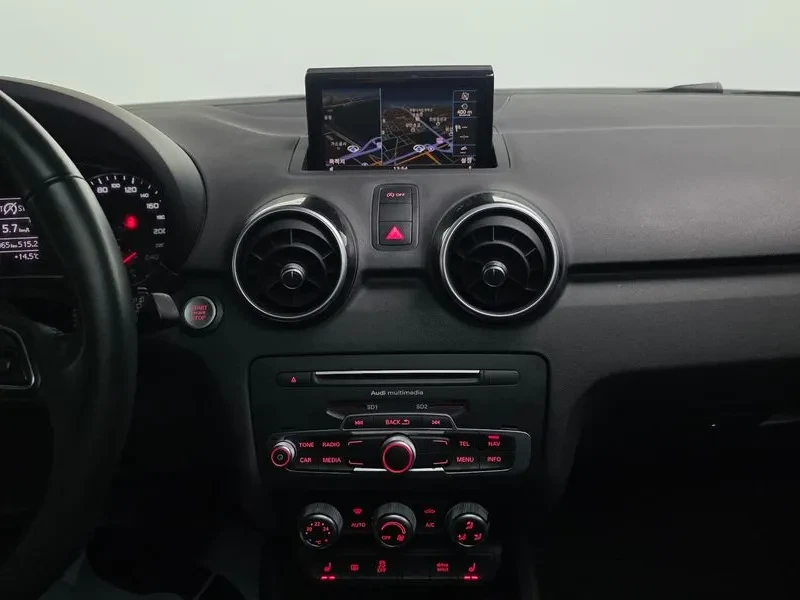 Audi A1 1.6 TDI, снимка 14 - Автомобили и джипове - 54125134