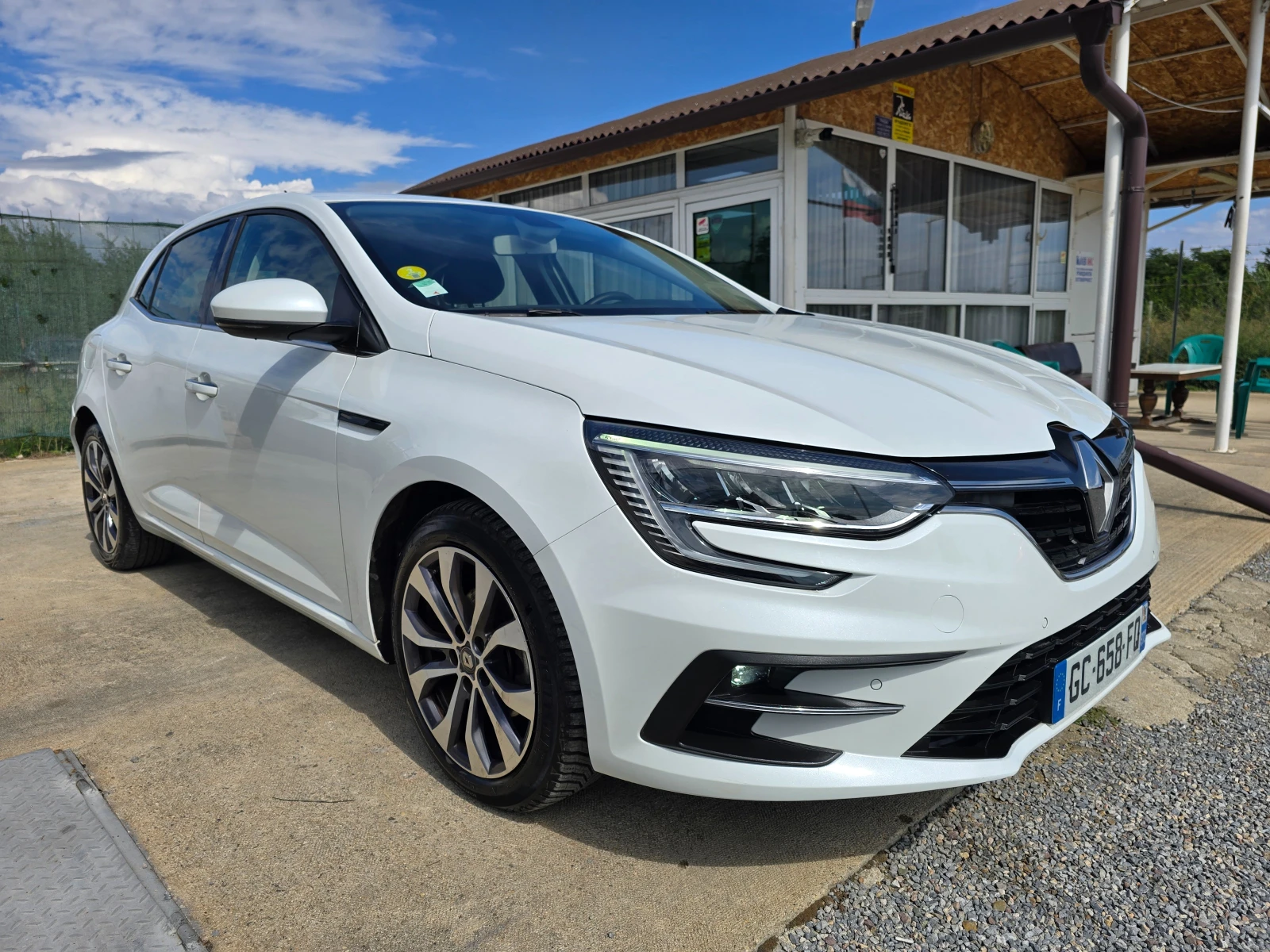 Renault Megane 29000km* KAMERA * EU6 D - изображение 7