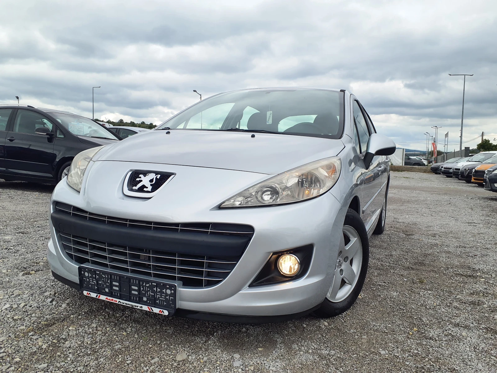 Peugeot 207 1.4I-NEW LED - изображение 2