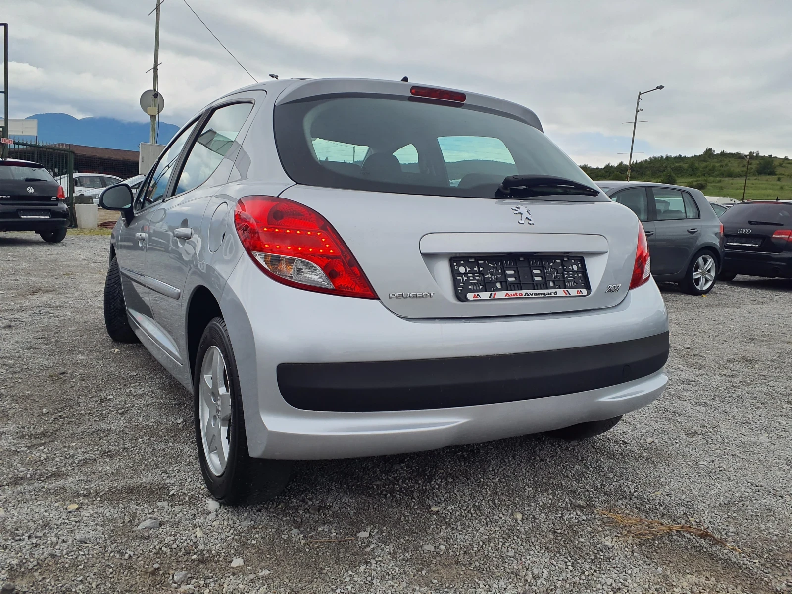 Peugeot 207 1.4I-NEW LED - изображение 3