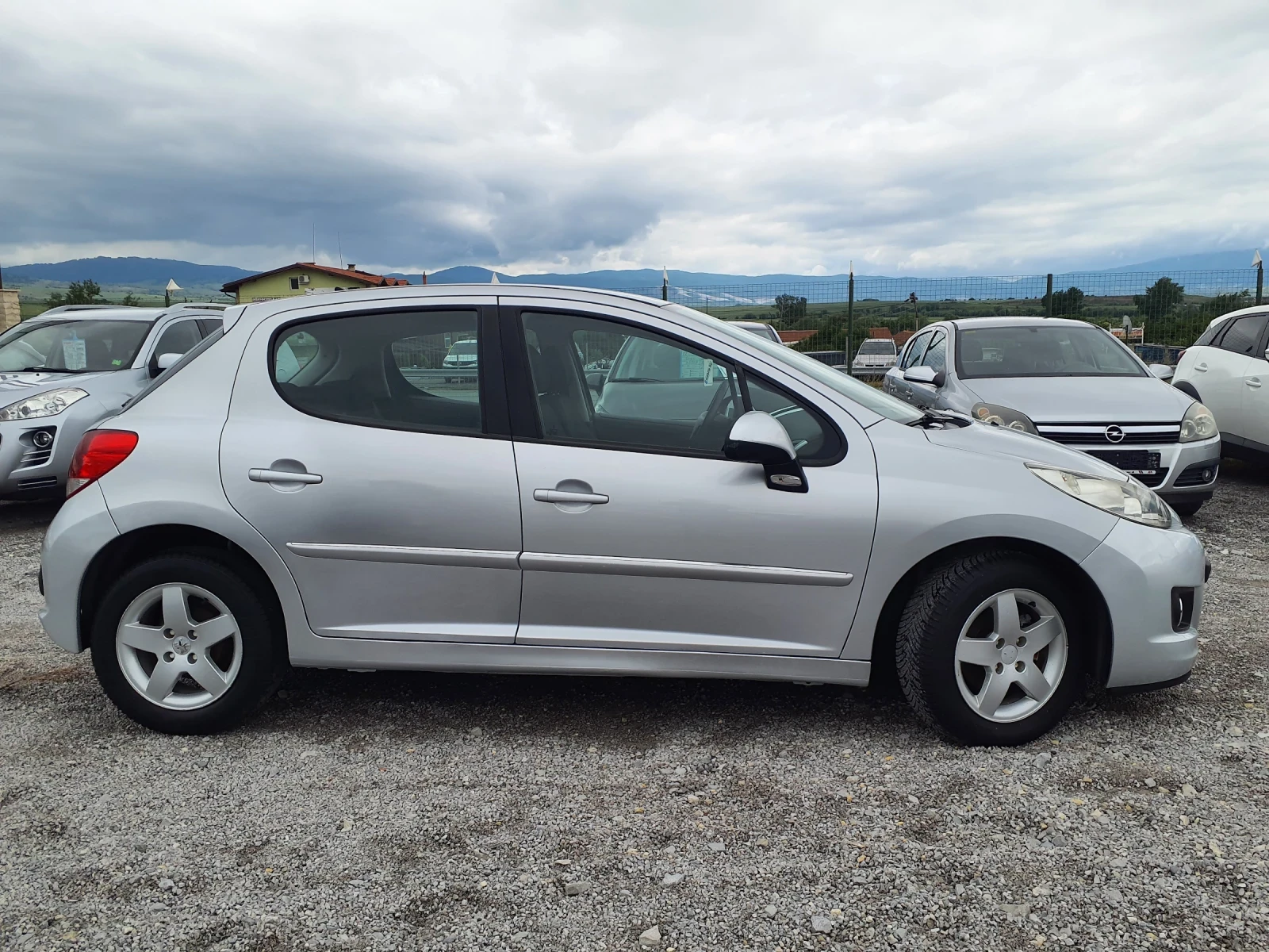 Peugeot 207 1.4I-NEW LED - изображение 7