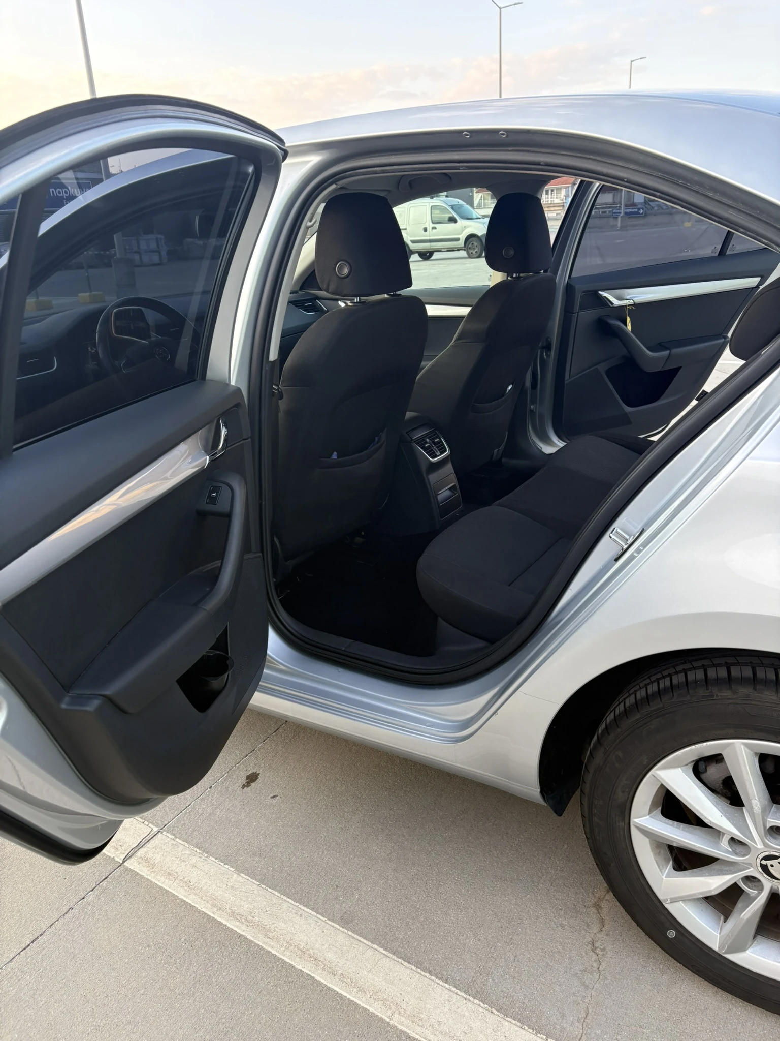 Skoda Octavia 2.0 TDI| 150 к.с| DSG| от България - изображение 9