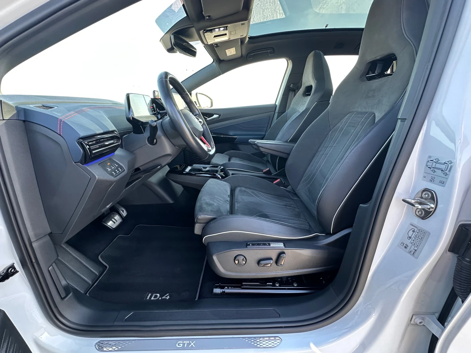 VW ID.4 GTX/77хил.км/Sport+ /MATRIX/360/Keyless/Масаж/FULL, снимка 10 - Автомобили и джипове - 53801709