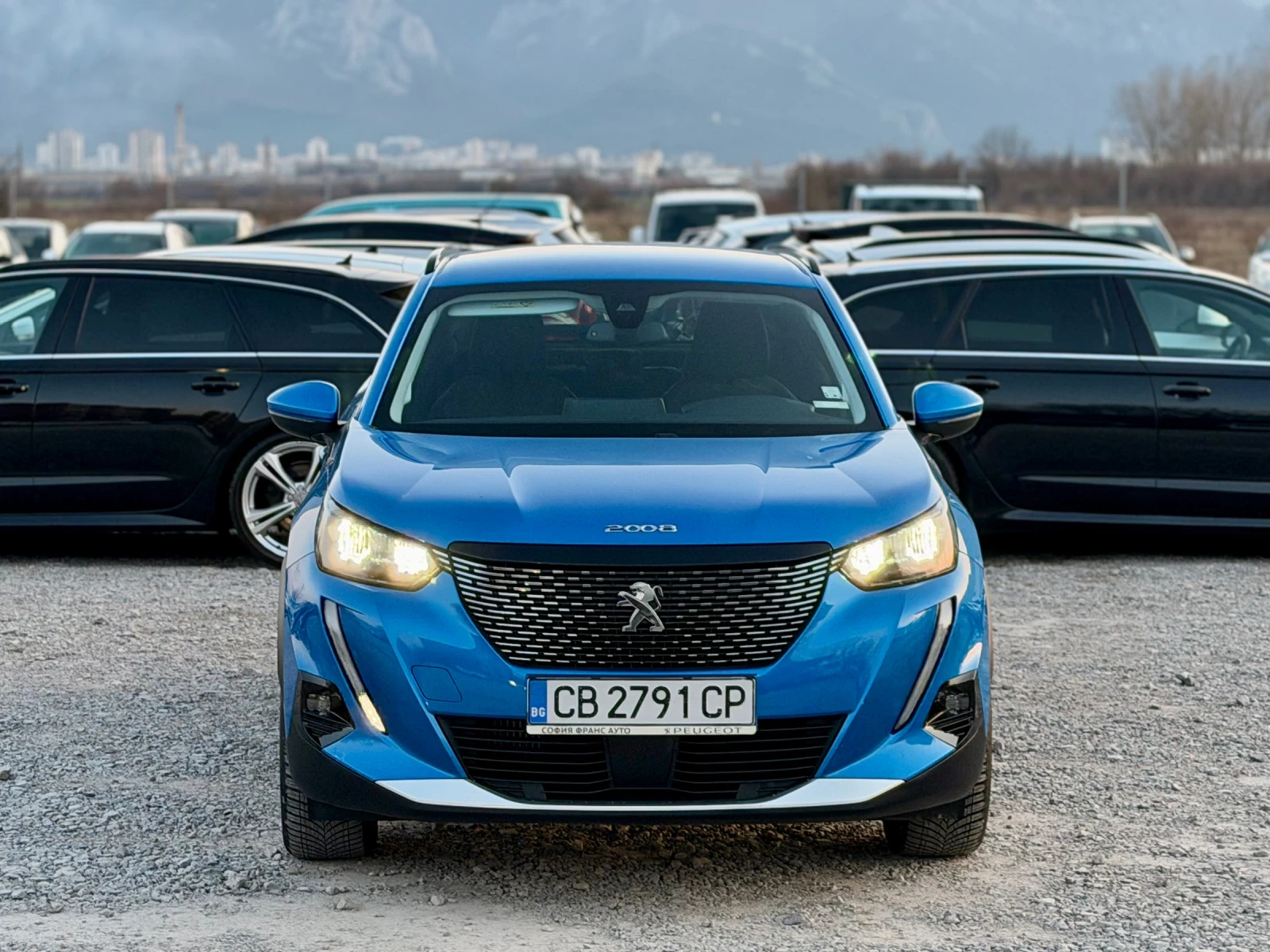 Peugeot 2008 1.2 i  * Автоматик* * Carplay* * LED* , снимка 2 - Автомобили и джипове - 53851995
