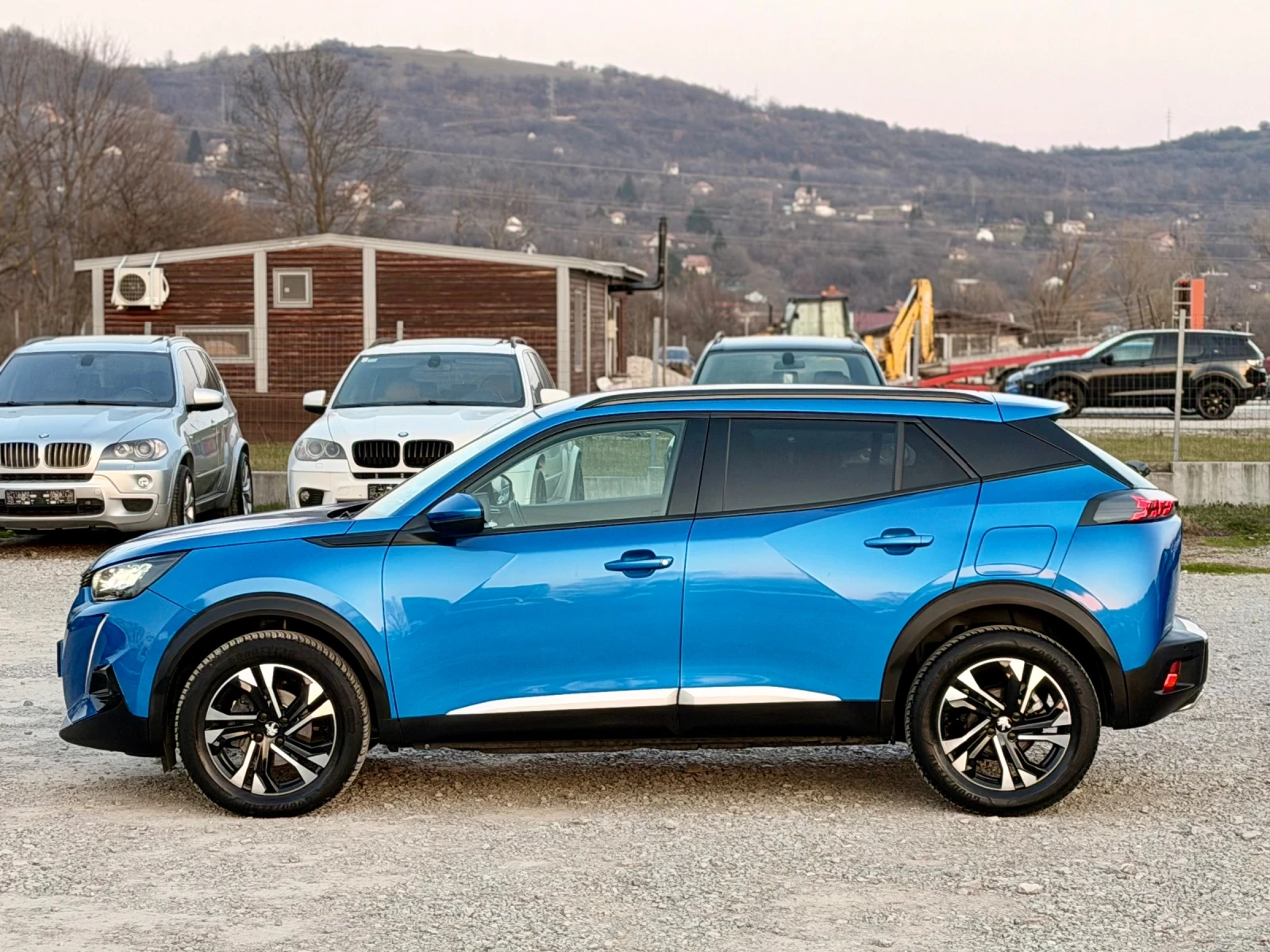 Peugeot 2008 1.2 i  * Автоматик* * Carplay* * LED* , снимка 4 - Автомобили и джипове - 53851995