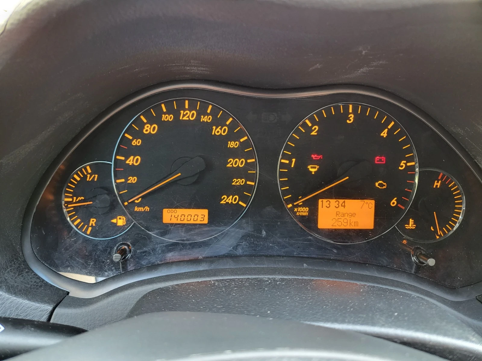 Toyota Avensis Универсал , снимка 14 - Автомобили и джипове - 54148920